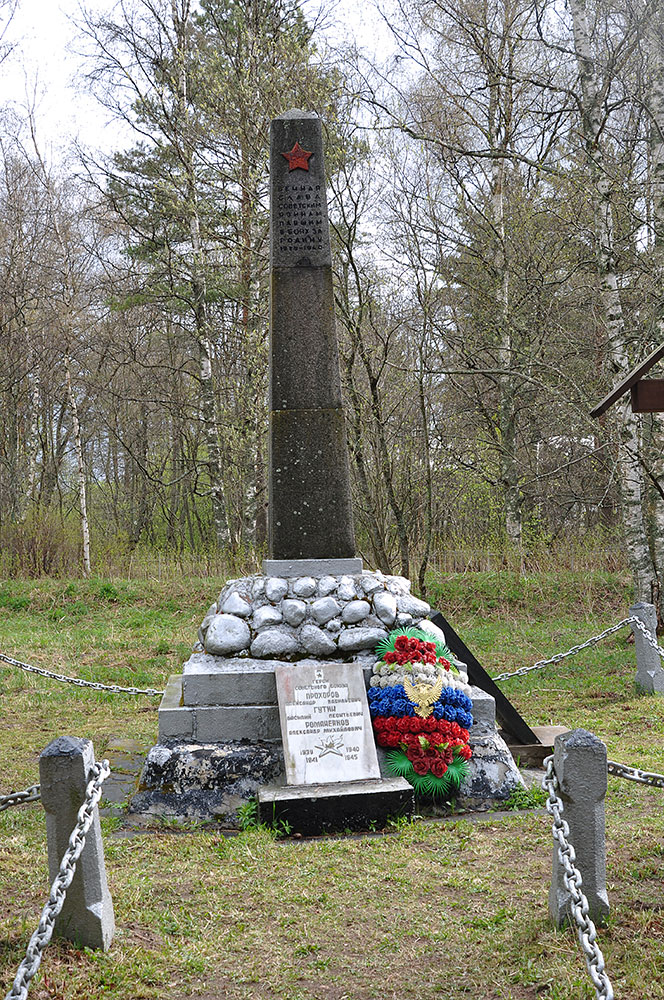 Братская могила советских воинов в Соловьево