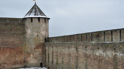 Участок стены между Провиантской и Колодезной башнями