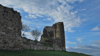 руины крепостных стен
