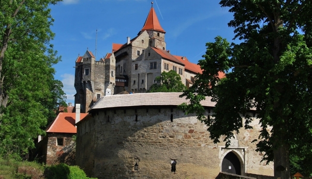 Замок Пернштейн с северной стороны